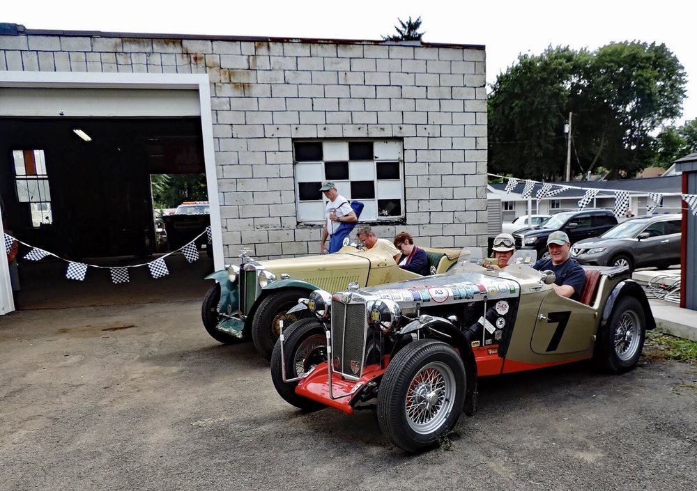 SMALLEY’S GARAGE Updated October 2024 10 Photos 204 S Franklin St