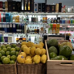H&R Food And Liquor Market