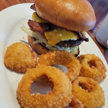 Hollywood Beach Cafe - Anacapa Burger - onion ring, bbq sauce, bacon, etc... - Breakfast & Brunch Near Me - Oxnard, California