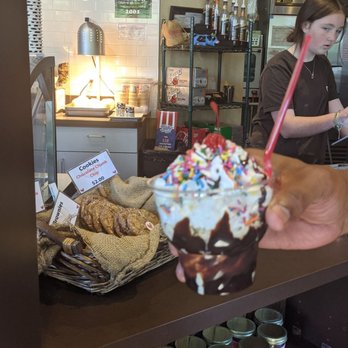 Moo La La - Birthday cake sundae - Desserts Near Me - Miramar Beach, Florida Moo La La - Birthday cake sundae - Desserts Near Me - Miramar Beach, Florida