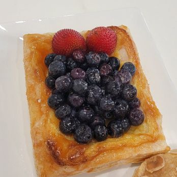 Cafe Don Juan - Fruit tart, super yummy and fresh blueberries - Cafes Near Me - Winter Park, Florida Cafe Don Juan - Fruit tart, super yummy and fresh blueberries - Cafes Near Me - Winter Park, Florida