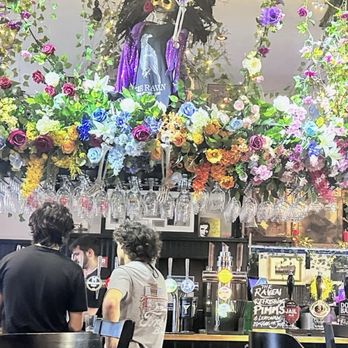 Ravens Cafe - Bar - Coffee & Tea Near Me - London, XGL