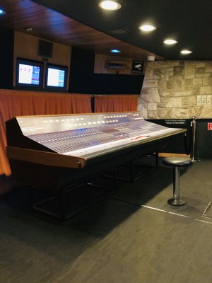 Queen Studio Experience by null