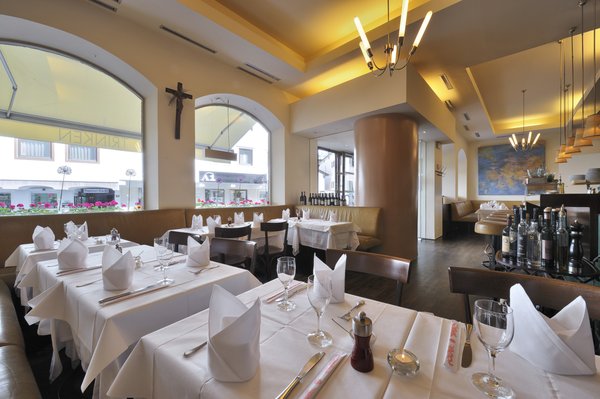 LOIS STERN Restaurant Kitzbühel by null
