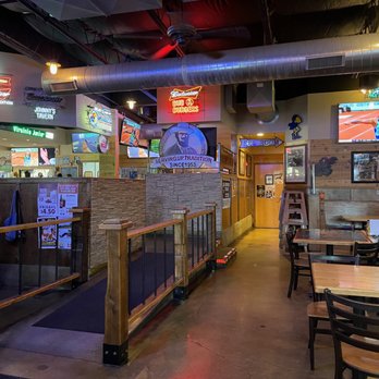 Johnny's Tavern - the inside of the restaurant - American Near Me - Shawnee, Kansas