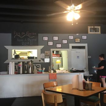 Kamdan's Cafe - the interior of the restaurant - Breakfast & Brunch Near Me - Groesbeck, Texas