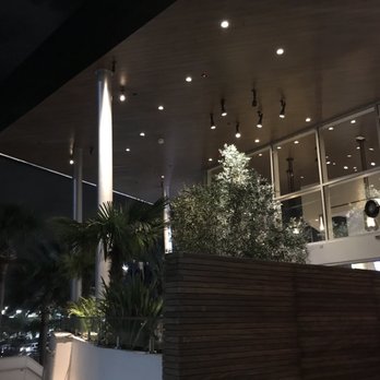 Earls Kitchen + Bar - New American Near Me - Orlando, Florida