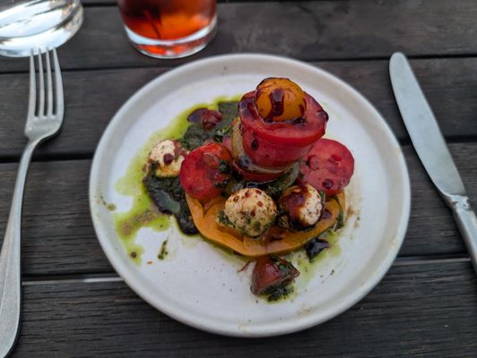 Golden Gate Saloon by null