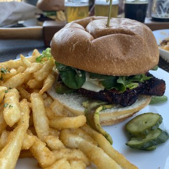 Thunder Island Brewing - Chicken sandwich - Breweries Near Me - Cascade Locks, Oregon Thunder Island Brewing - Chicken sandwich - Breweries Near Me - Cascade Locks, Oregon