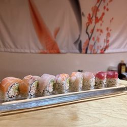 Golden Fu Wah - Rainbow roll