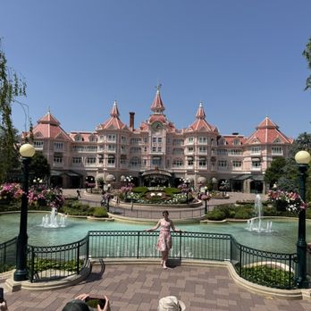 Disneyland Paris - The front - Amusement Parks Near Me Disneyland Paris - The front - Amusement Parks Near Me