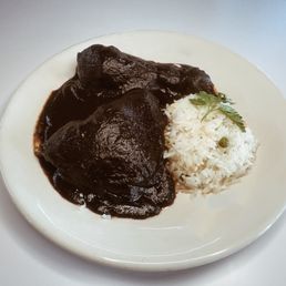 Mole Negro Con Pollo