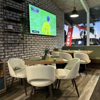 Local Kitchen - Seating - American Near Me - Manhattan Beach, California