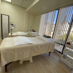 Victor Chang Acupuncture - Treatment room