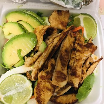 Mi Tierra Restaurante - Pati salad with chicken avocado and vegetables - Salvadoran Near Me - Panorama City, California Mi Tierra Restaurante - Pati salad with chicken avocado and vegetables - Salvadoran Near Me - Panorama City, California