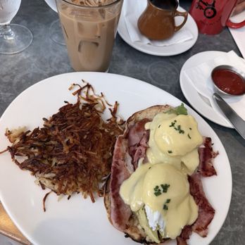 Boon Fly Cafe - Boon Fly Benedict with avocado - American Near Me - Napa, California