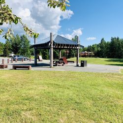 Sunset Park - Gazebo, picnic tables, benches, oh my!