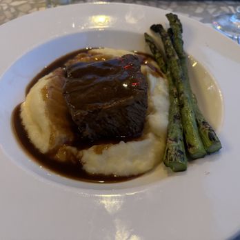 Tom Ham's Lighthouse - Short ribs and super special truffle mashed potatoes potatoes with grilled asparagus. Yum!! - Breakfast & Brunch Near Me - San Diego, California