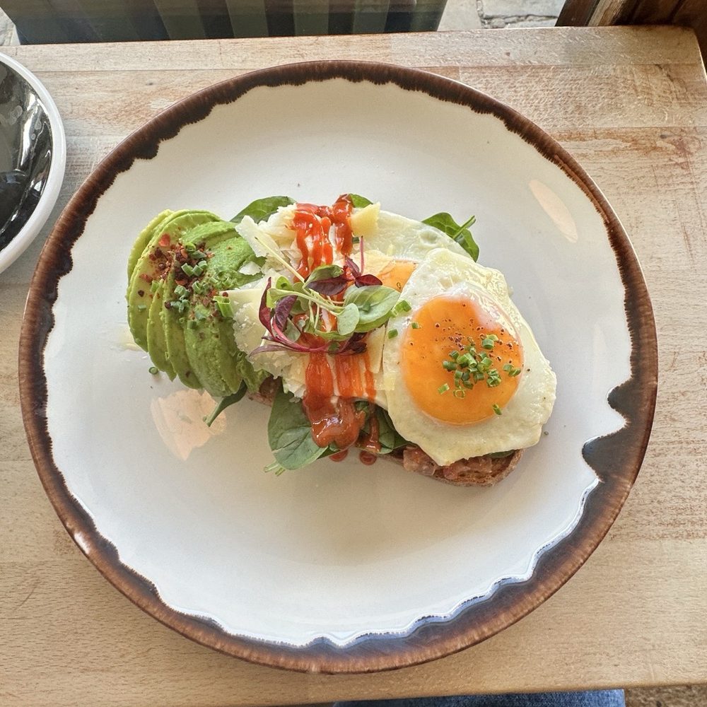 White Mulberries - Sunny Eggs and Avocado - Coffee & Tea Near Me - London, XGL