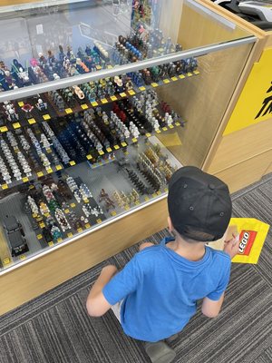 BRICKS AND MINIFIGS - Updated February 2026 - 1570 E Battlefield Rd
