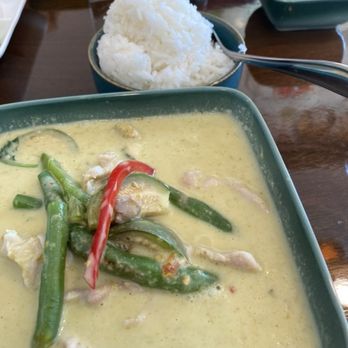 Voras Thai Kitchen - Pork green curry - Thai Near Me - Burlington, Washington