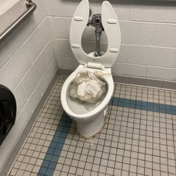 Herndon MIddle School - Clogged toilet