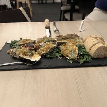 Table 28 - Rockafella Oysters - New American Near Me - Little Rock, Arkansas