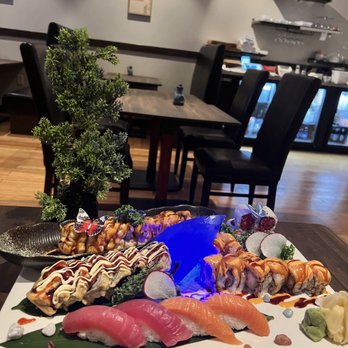 Sushi Zen - Florida roll, Bonsai roll, Dynamite roll, spicy crunch tuna roll, tuna sushi and salmon sushi - Japanese Near Me - Jacksonville, Florida