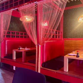 Moshi Moshi - This vibe inside....at 12:00pm - Sushi Bars Near Me - Miami Beach, Florida
