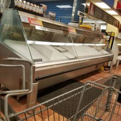 Price Chopper - Empty seafood cooler with no one there.