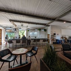 Peach Barn Farmhouse & Brewery - Inside bar area