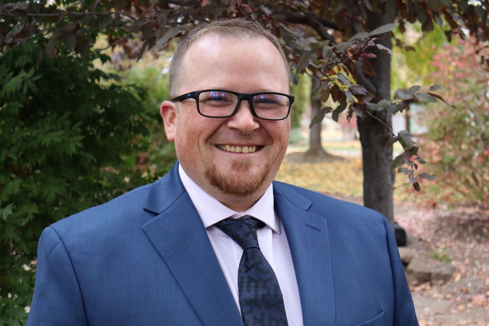 BRANDON DEMORAN CENTURY 21 2421 South Highway 97, Redmond, Oregon