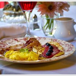 1000 islands Bed and Breakfast - The Bulloch House - Come dine with us. Scrumptious breakfast