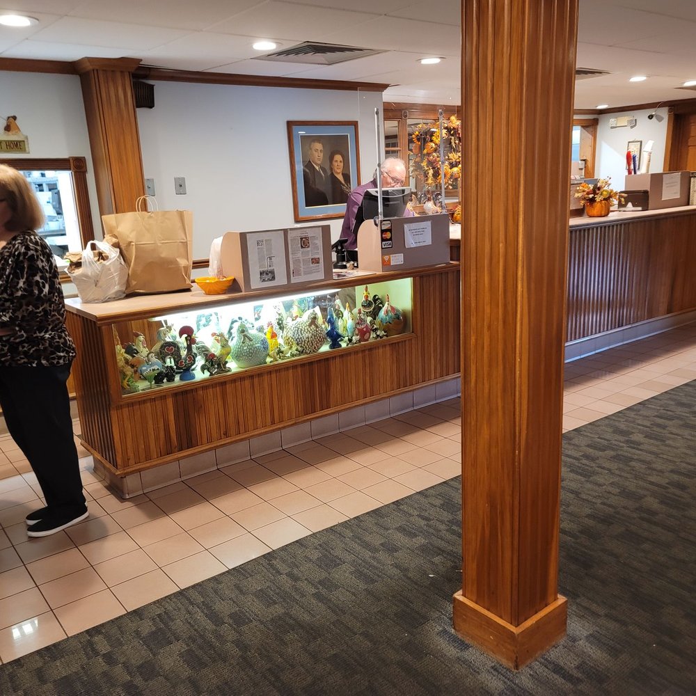 Belgrade Gardens - a woman standing in front of a fish tank - Chicken Shop Near Me - Barberton, Ohio