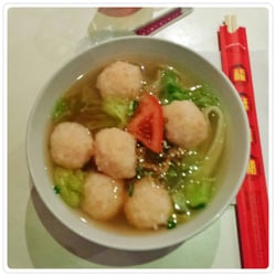 Ting Kee Mie - Noedelsoep met garnaalballetjes (9 €).