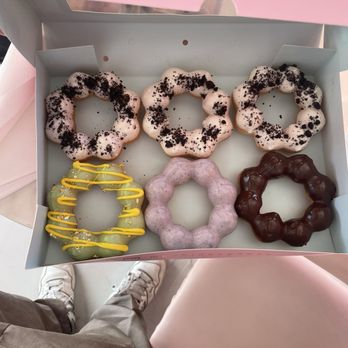 Bober Tea & Coffee - Box of 6 Mixed, cookies and creme, taro, chocolate, yuzu - Donuts Near Me - Sacramento, California Bober Tea & Coffee - Box of 6 Mixed, cookies and creme, taro, chocolate, yuzu - Donuts Near Me - Sacramento, California