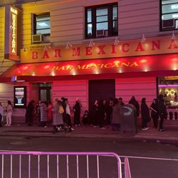 Bar Mexicana - Line to get in ? Crazy