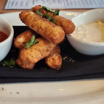 Towne Grill - Mozzarella sticks with marinara and ranch - New American Near Me - Fort Worth, Texas