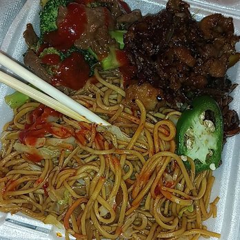Little Beijing - Chow mein , beef & broccoli &  jalapeno chicken - Chinese Near Me - Los Angeles, California