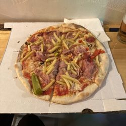 L'isola Che Non C'e - Best pizza I've had outside of Italy