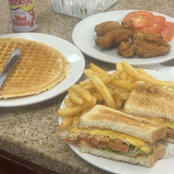 Lincoln's Waffle Shop - American Near Me - Washington, DC, District of Columbia