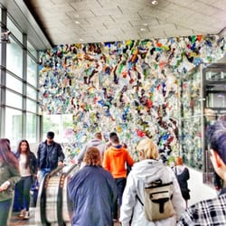 Jakobsberg station - Den underbara "tuggummi"keramikväggen på bussterminalen, jakobsbergs station