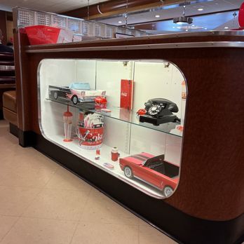 Ruby's Diner - Diners Near Me - Costa Mesa, California