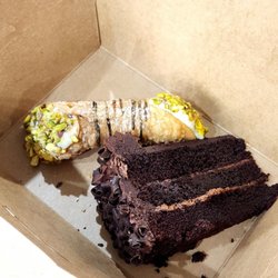 Cugino Forno - Durham - Chocolate cake and cannoli