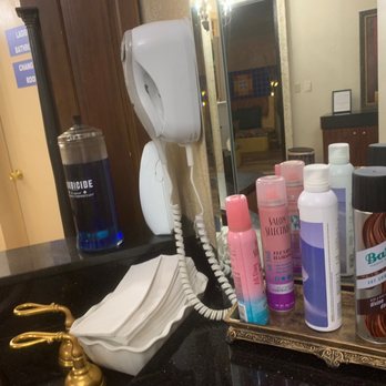 Contour Day Spa - Amenities to use in the ladies' locker room - Nail Salons Near Me - Plantation, Florida Contour Day Spa - Amenities to use in the ladies' locker room - Nail Salons Near Me - Plantation, Florida