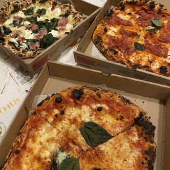 Liola - OMG Amazing Neapolitan-style pizza fresh from the oven, best in the area. - Italian Near Me - Whitestone, New York