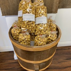 The Cracklin’ Pig - Carmelcorn.