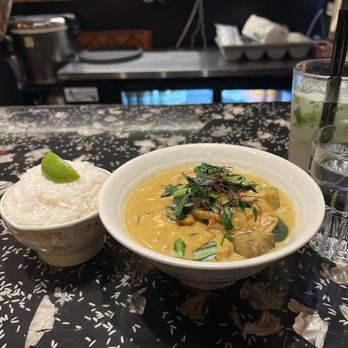 Taurus Ox - Yellow gaeng with prawns - Laotian Near Me - Seattle, Washington