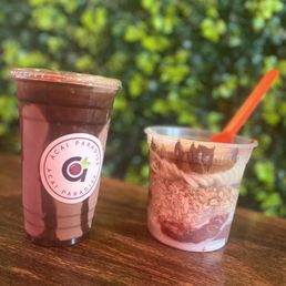 Chocolate Island Smoothie and Drizzle Falls Bowl Chocolate Island Smoothie and Drizzle Falls Bowl