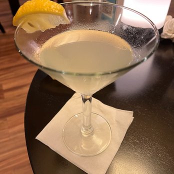 Lazy Fish - Lemon Drop - Lounges Near Me - Honolulu, Hawaii